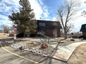 100 E Highline Cir in Centennial, CO - Building Photo