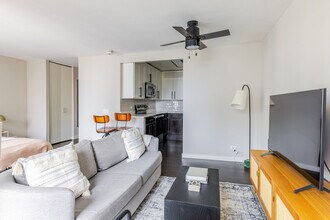 77 W Huron St in Chicago, IL - Building Photo - Building Photo