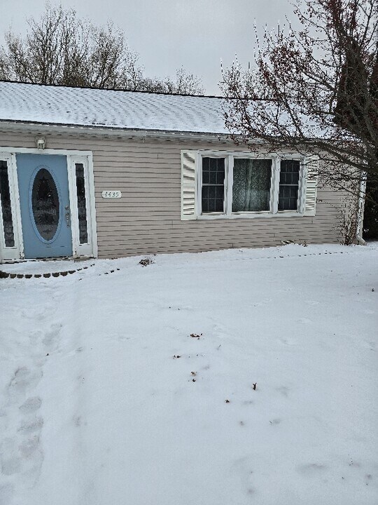 4435 Clifford Rd in Brighton, MI - Building Photo