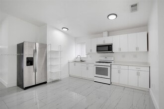 12068 SW 210th St in Miami, FL - Building Photo - Building Photo