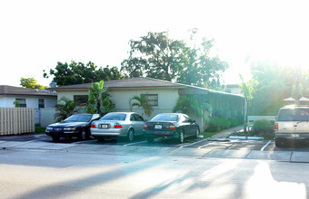 Anna May Apartments in Miami, FL - Foto de edificio - Building Photo