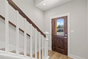 313 N Mill St in Lewisville, TX - Building Photo