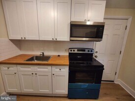 140 W Airy St in Norristown, PA - Building Photo