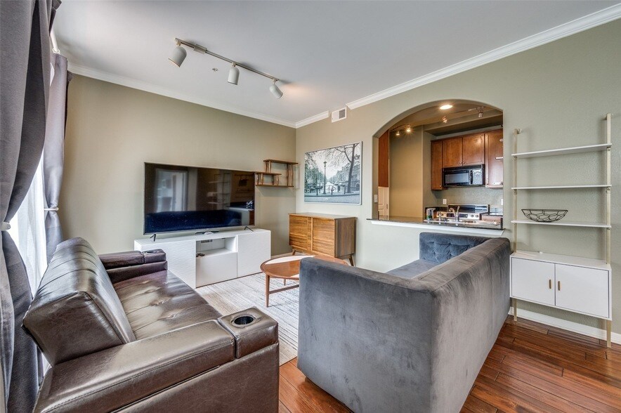 330 Las Colinas Blvd E, Unit 818 in Irving, TX - Building Photo