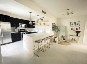 11864 NW 11th St in Pembroke Pines, FL - Building Photo