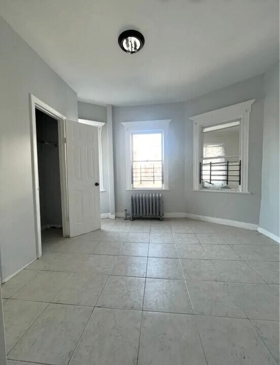 19 Triton Ter, Unit 1 in Newark, NJ - Foto de edificio