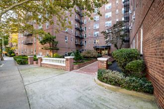 The Colorado in Forest Hills, NY - Building Photo - Building Photo