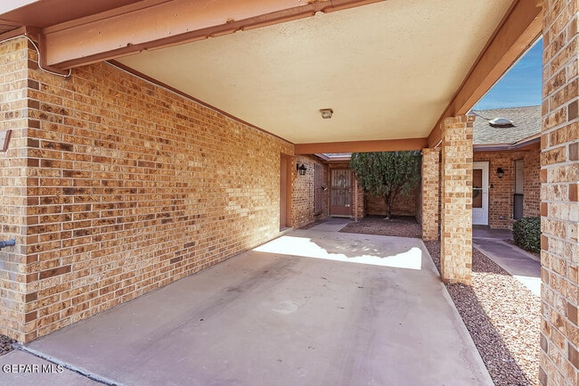 150 Silver Shadow Dr in El Paso, TX - Building Photo - Building Photo