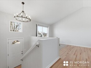 8207 S 161st Terrace in Omaha, NE - Foto de edificio - Building Photo