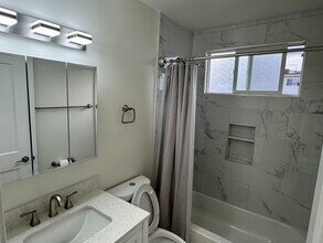 421 E Acacia Ave in Glendale, CA - Foto de edificio - Building Photo