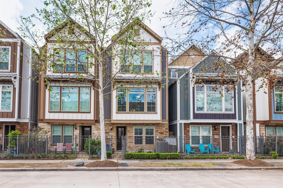 1818 Dennis St in Houston, TX - Building Photo