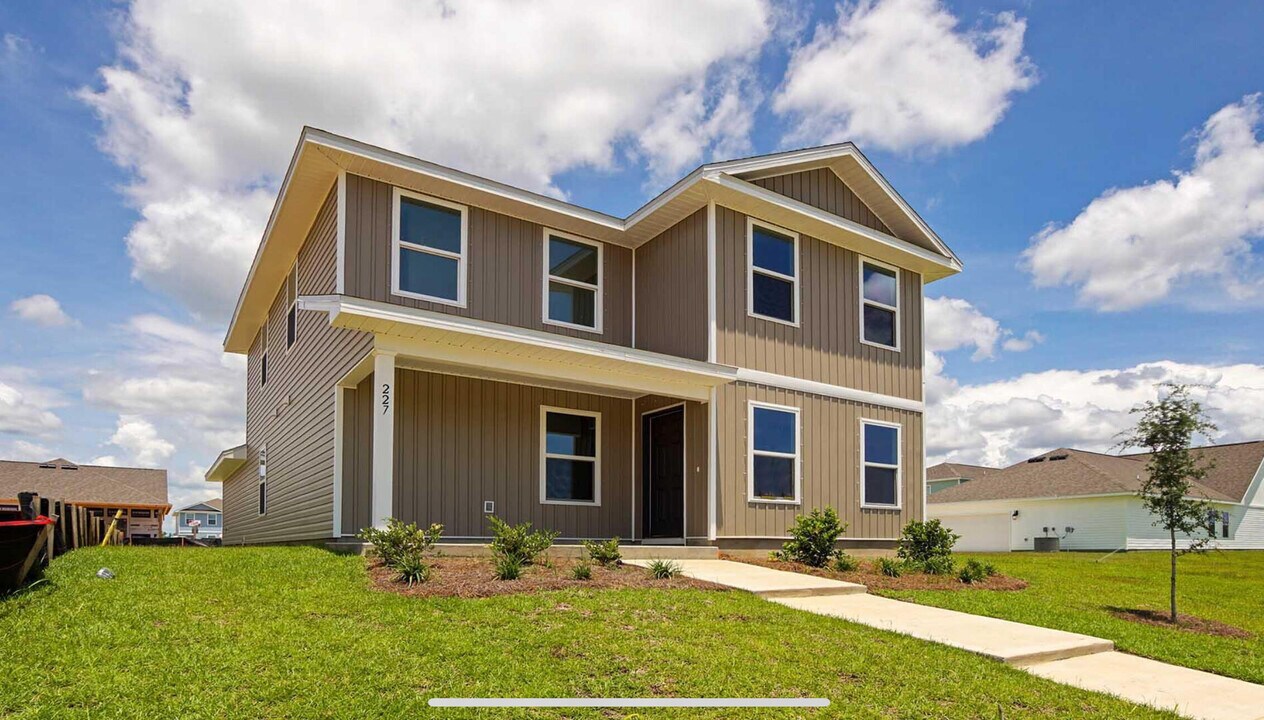 227 Bluebeech St in Freeport, FL - Building Photo