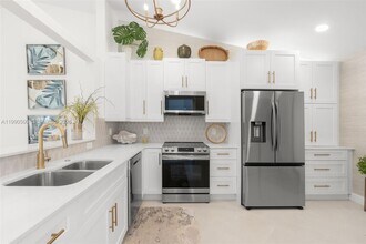 15465 Lake Magnolia Pl in Delray Beach, FL - Building Photo - Building Photo