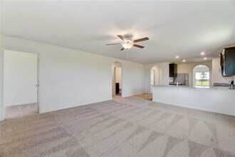 18520 Quiet Range Dr in Elgin, TX - Foto de edificio - Building Photo