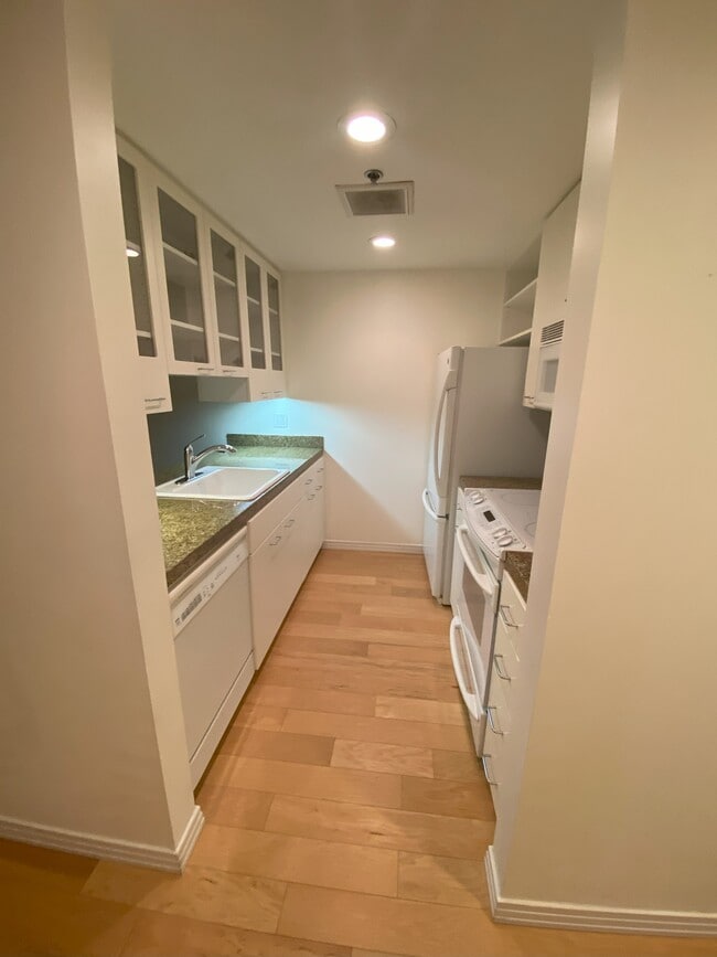 1132 SW 19th Ave, Unit 609 in Portland, OR - Foto de edificio - Building Photo