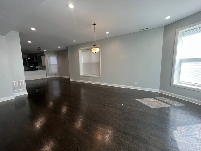 1529 S Central Park Ave-Unit -1 in Chicago, IL - Building Photo - Building Photo