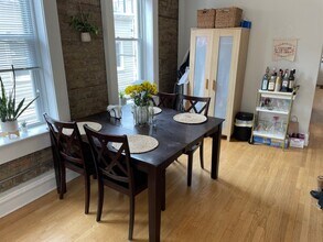 1746 W Beach Ave, Unit 2F in Chicago, IL - Foto de edificio - Building Photo