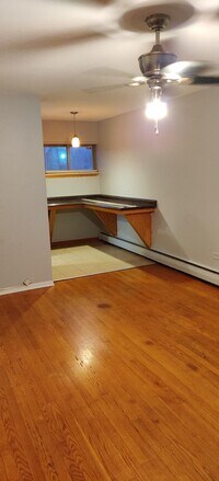 605 N Wolf Rd photo'