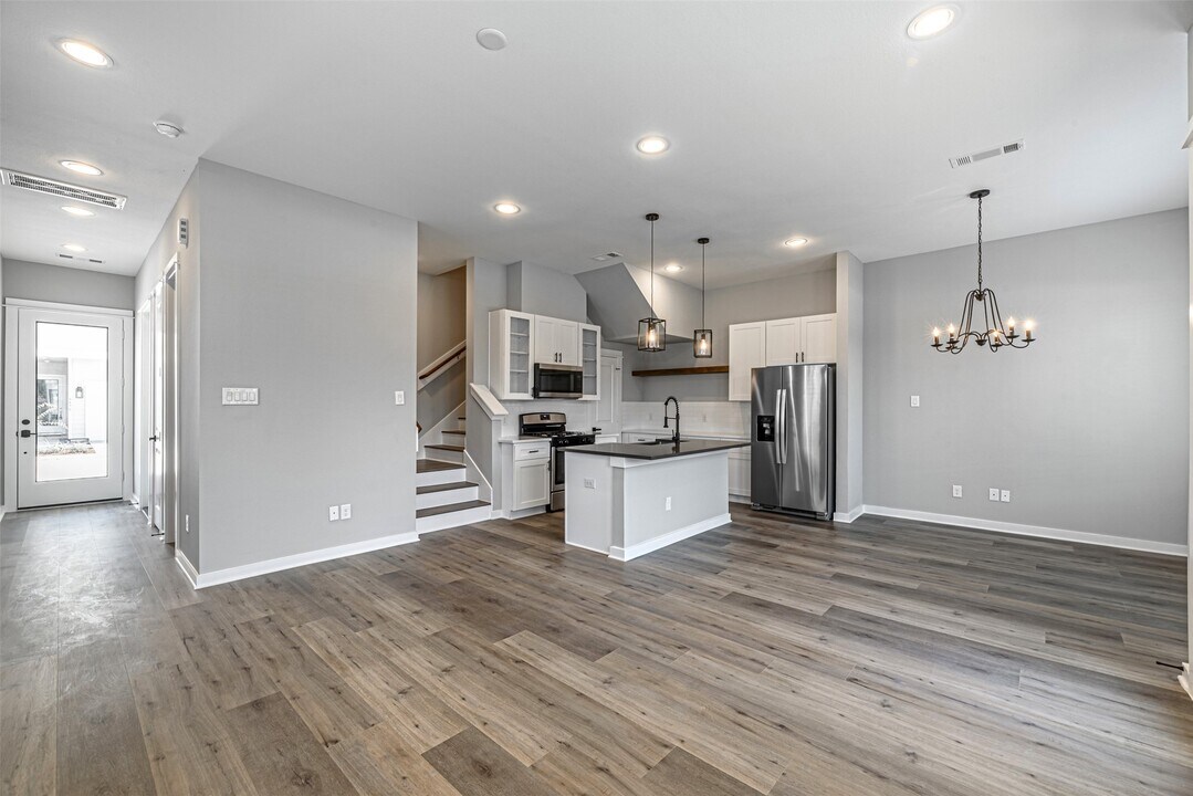 8475 Berry Brush Ln in Houston, TX - Building Photo