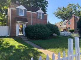 824 Burmont Rd in Drexel Hill, PA - Building Photo