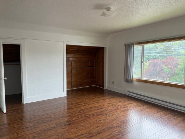 2005 E Front Ave in Coeur d'Alene, ID - Foto de edificio - Building Photo