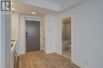 4015 The Exchange in Mississauga, ON - Building Photo - Building Photo