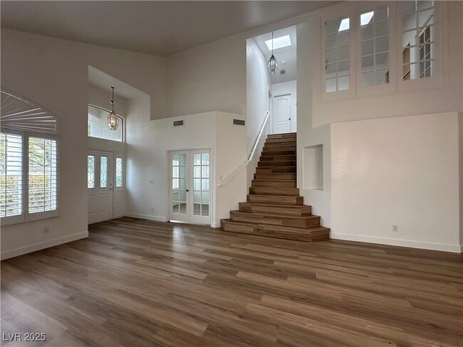 property at 2424 Shady Vista Dr