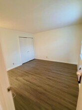 5144-5158 Linbar Dr in Nashville, TN - Building Photo - Building Photo