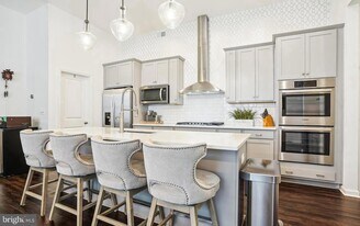 17851 Woods Overlook Dr in Dumfries, VA - Building Photo