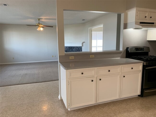 585 Warsaw Dr in Bayou Vista, TX - Building Photo - Building Photo