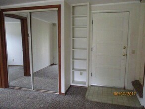 237 N Comstock Ave in Sutherlin, OR - Building Photo - Building Photo