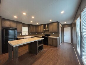 106 E Semands St in Conroe, TX - Foto de edificio - Building Photo