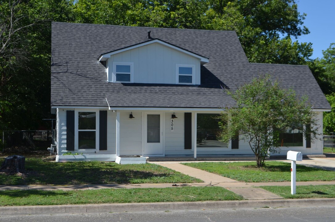 305 Meggs St in Copperas Cove, TX - Building Photo