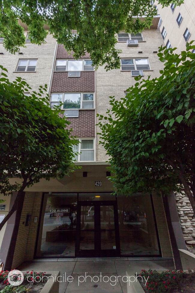 property at 420 W Aldine Ave