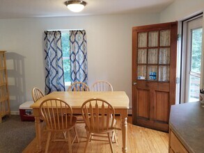 2337 Kingstown Rd in Kingston, RI - Foto de edificio - Building Photo