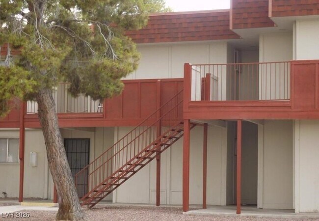 5390 S Swenson St in Las Vegas, NV - Building Photo - Building Photo