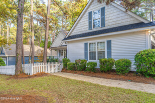 43 S Lakeshore Dr in Whispering Pines, NC - Foto de edificio - Building Photo