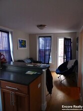 836 Huntington Ave, Unit 3 in Boston, MA - Foto de edificio - Building Photo