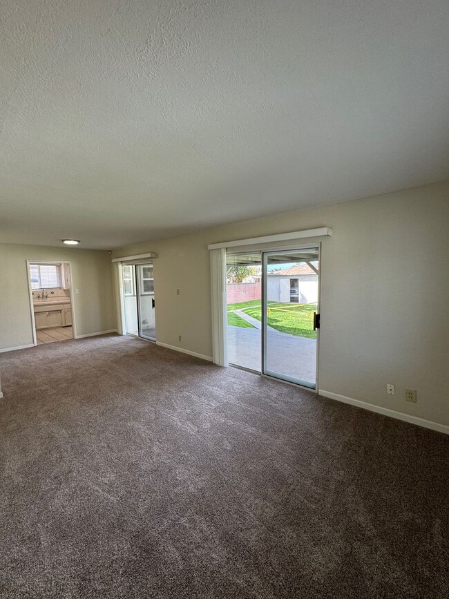 161 N H St in Oxnard, CA - Building Photo - Building Photo
