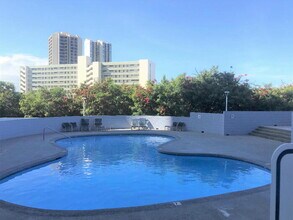 3045 Ala Napuaa Pl in Honolulu, HI - Foto de edificio - Building Photo