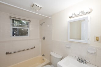 Quarry Stone Apartments in Milford, MA - Foto de edificio - Interior Photo