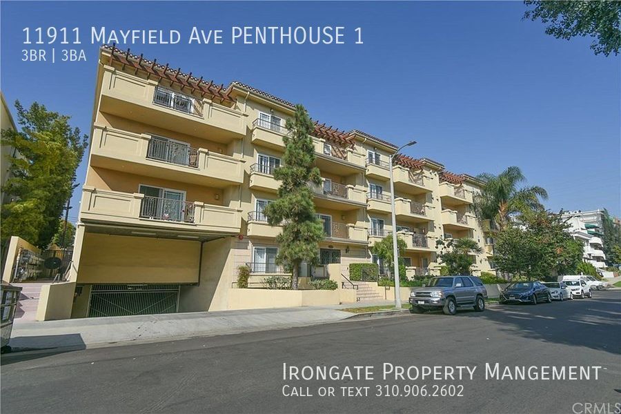 11911 Mayfield Ave in Los Angeles, CA - Foto de edificio