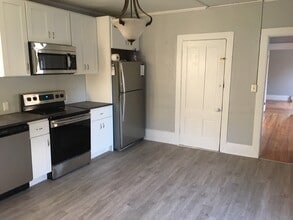 857 Broadway, Unit Unit 1 in South Portland, ME - Building Photo - Building Photo