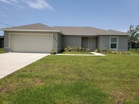 3150 SW Centamino St in Port St. Lucie, FL - Building Photo