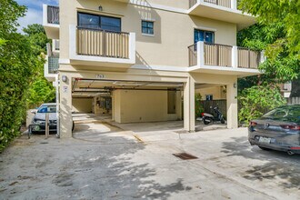 763 SW 5th St in Miami, FL - Foto de edificio - Building Photo