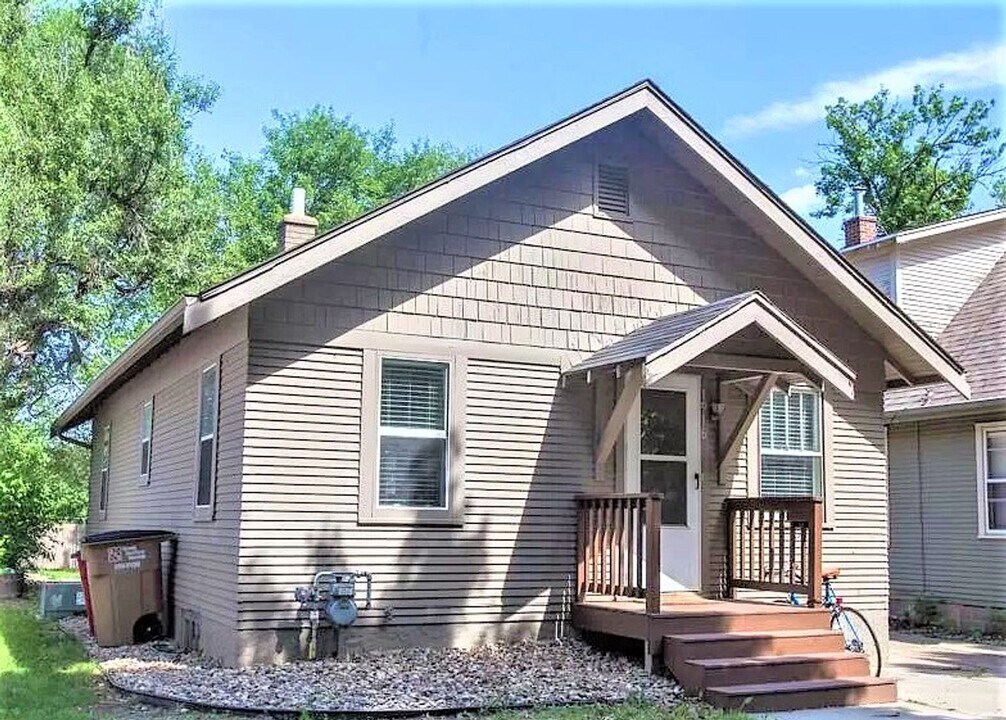 1916 S Prairie Ave in Sioux Falls, SD - Building Photo
