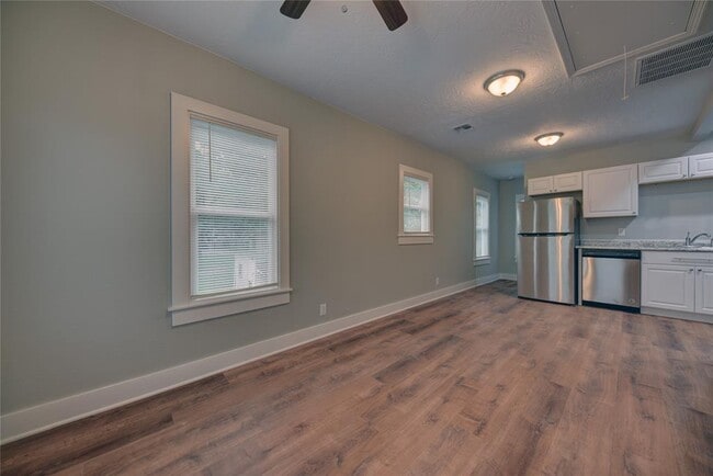 612 S Market St in Brenham, TX - Building Photo - Building Photo