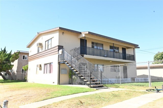 5172 Canoga St in Montclair, CA - Building Photo