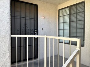 2635 S Durango Dr in Las Vegas, NV - Building Photo - Building Photo