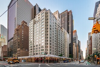 Hemisphere House in New York, NY - Foto de edificio - Primary Photo